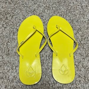 Reef flip flops yellow Size 8